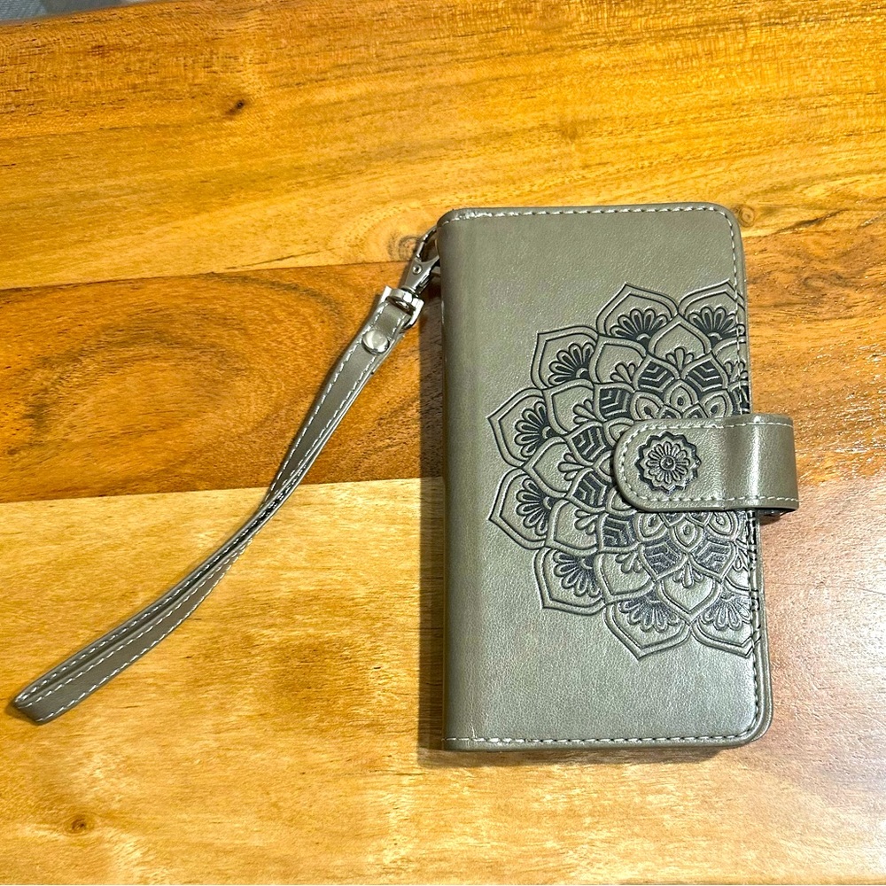 iPhone 10 Magnetic phone case +wallet! Like new! Case and magnetic wallet case!